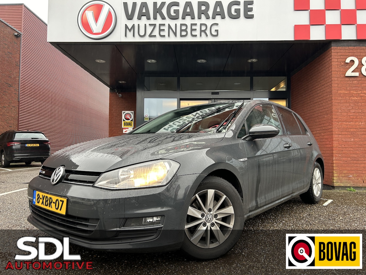 Volkswagen Golf - 1.6 TDI Highline BlueMotion // NAVI // PDC V+A // CLIMA // STOELVERWARMING // CRUISE - AutoWereld.nl