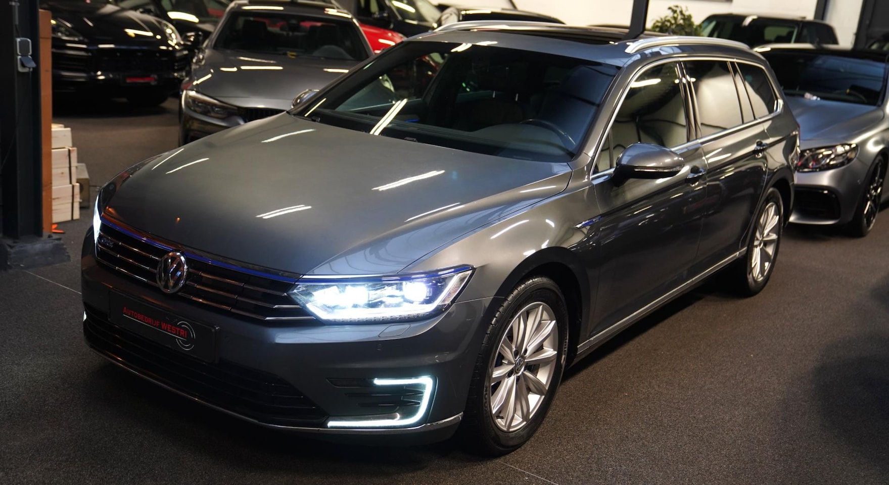 Volkswagen Passat Variant - 1.4 TSI GTE Connected Series Plus | Panorama | Trekhaak | Leder/Alcantara | Apple Carplay - AutoWereld.nl