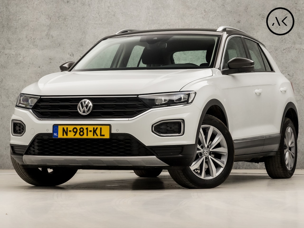 Volkswagen T-Roc - 1.5 TSI Sport 150Pk Automaat (GROOT NAVI, STOELVERWARMING, LED KOPLAMPEN, GETINT GLAS, SPO - AutoWereld.nl