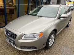 Volvo V70 - 2.5FT Momentum Automaat 230PK LEER / XENON / 1E EIGENAAR