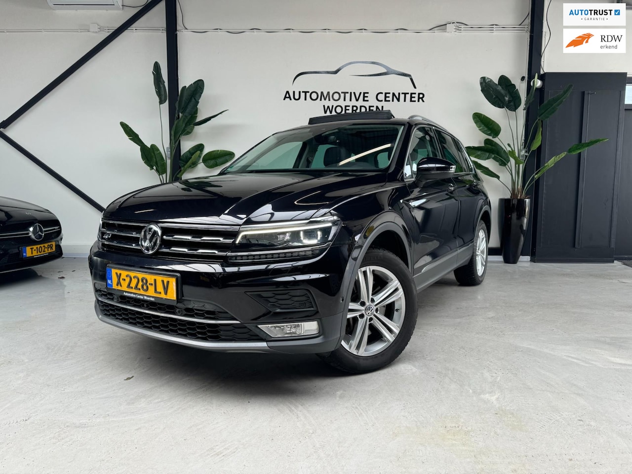 Volkswagen Tiguan - 2.0 TSI DSG 4Motion Highline PANO VOL! - AutoWereld.nl