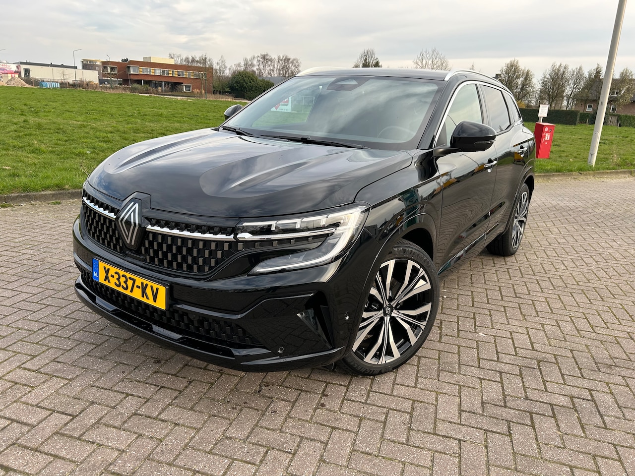 Renault Austral - 1.2 E-Tech Hybrid 200 Iconic In nieuwstaat en topconditie en perfect dealer onderhouden - AutoWereld.nl