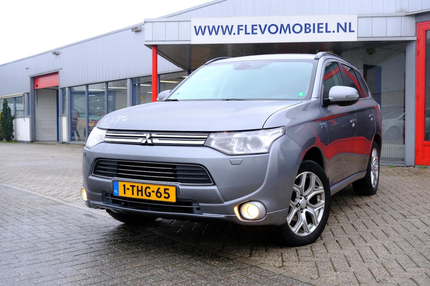 Mitsubishi Outlander - 2.0 PHEV Instyle+ Aut. Xenon|Pano|Leder|Navi|Cam - AutoWereld.nl