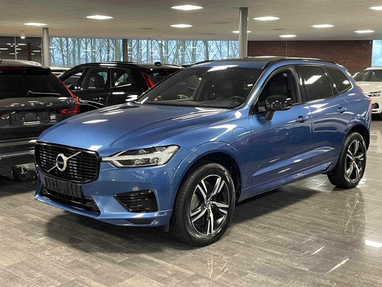 Volvo XC60 - T8 AWD Recharge R-Design | Harman Kardon | Stoelverwarming | Standkachel met Volvo On Call - AutoWereld.nl