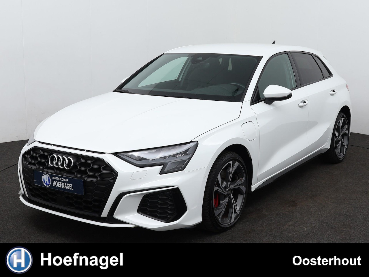 Audi A3 Sportback - 45 TFSI e S edition Competition Automaat | Navigatie | Adaptive Cruise Control | Parkeerse - AutoWereld.nl