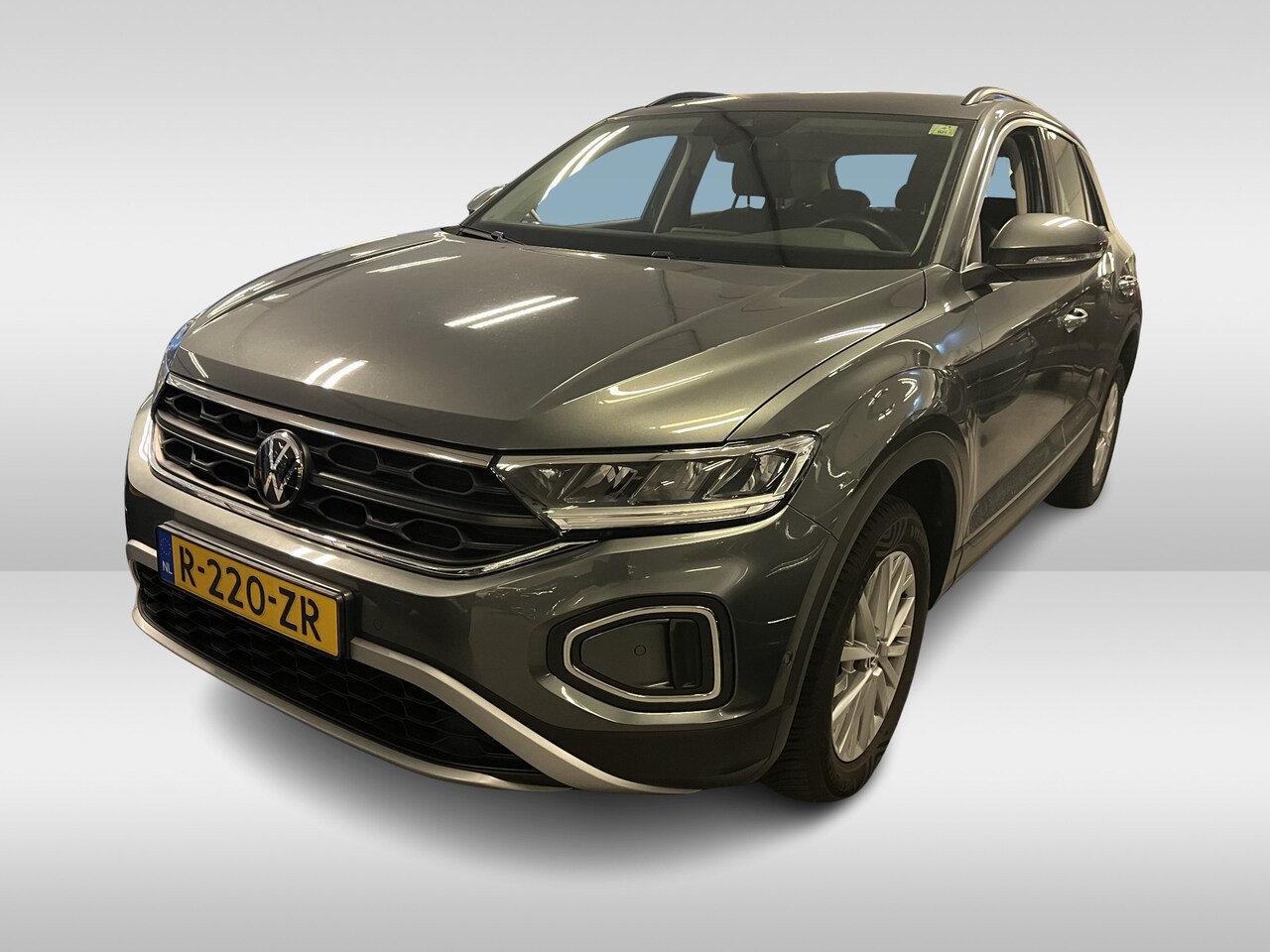 Volkswagen T-Roc - 1.0 TSI 110 pk Life | Navi via app connect - AutoWereld.nl