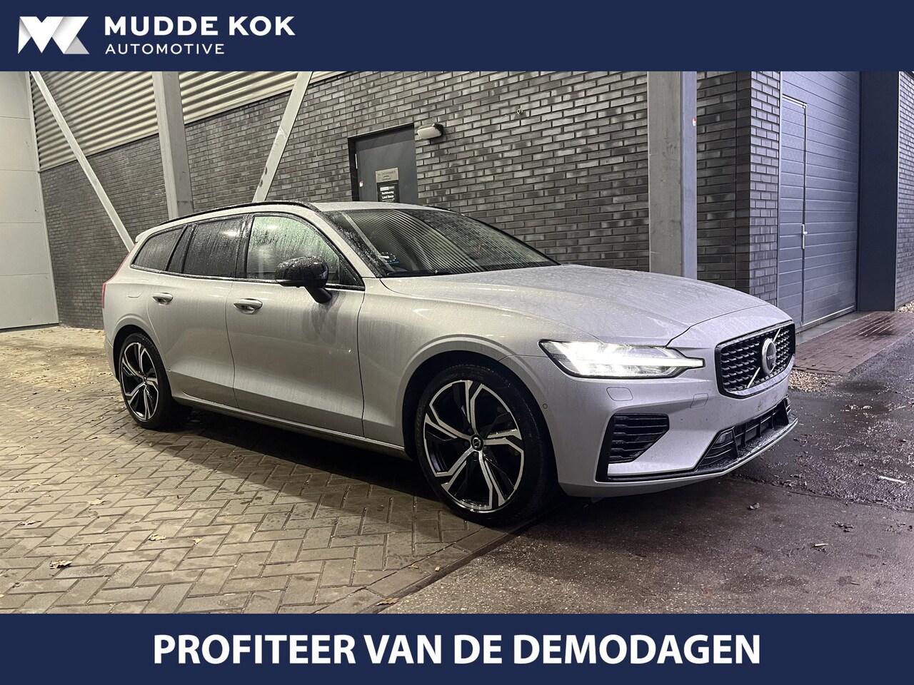 Volvo V60 - T6 Plug-in hybrid Ultimate Dark | Long Range | Head-Up | 360° Camera | Panoramadak | ACC | - AutoWereld.nl