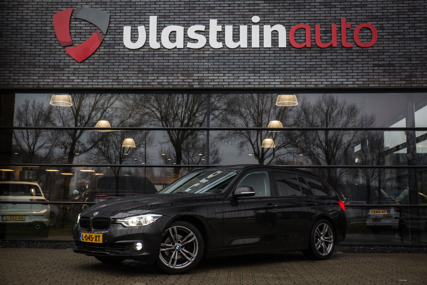 BMW 3-serie Touring - 318i Centennial High Executive 318i Centennial High Executive , Pano dak, HUD, Trekhaak, - AutoWereld.nl