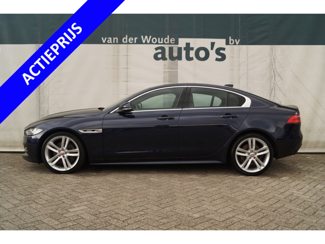 Jaguar XE - 2.0T 200pk Automaat R-Sport -NAVI-ECC-PDC- - AutoWereld.nl