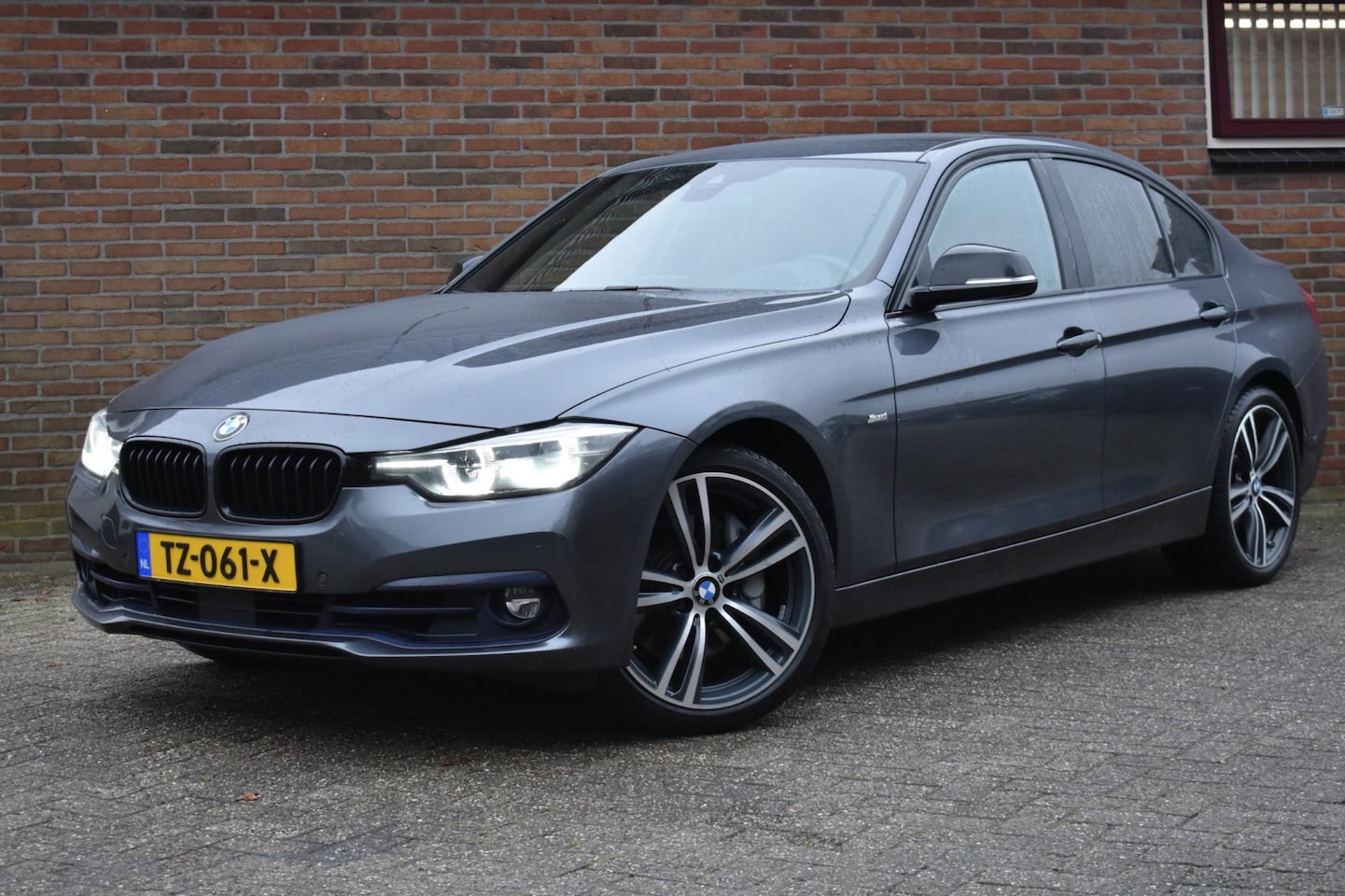 BMW 3-serie - 335d xDrive Luxury Edition '18 LED Leder Clima Navi Cruise Inruil mogelijk - AutoWereld.nl