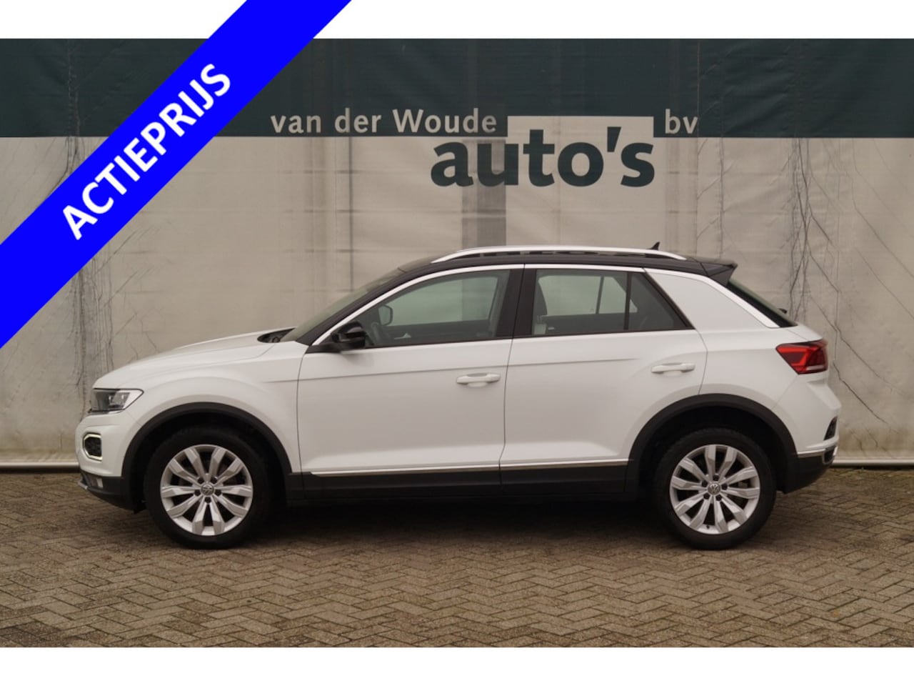 Volkswagen T-Roc - 1.5 TSI 150pk Sport -DIGI-LED-ECC-PDC- - AutoWereld.nl