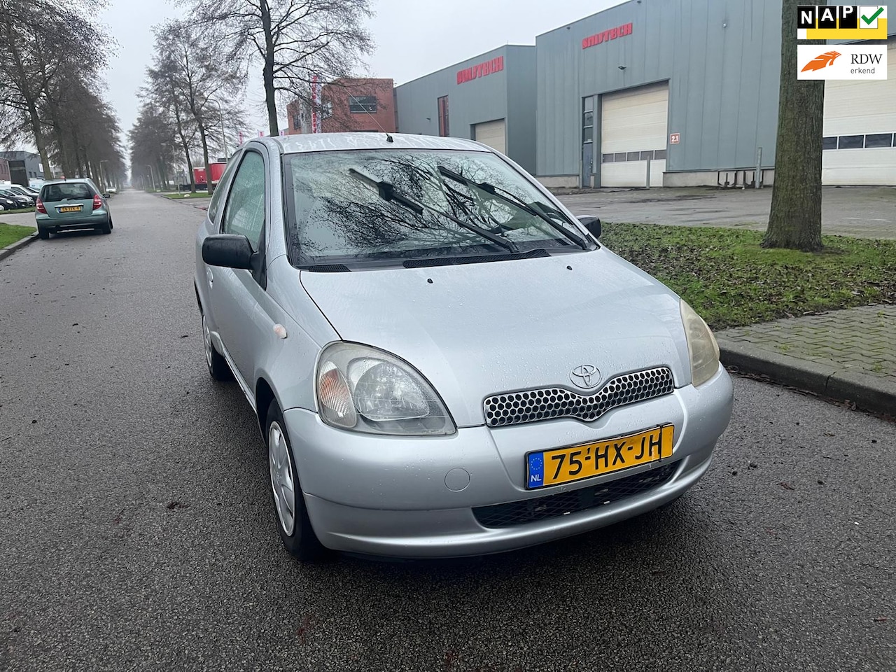 Toyota Yaris - 1.3-16V VVT-i Sol Aangepaste invalide-auto - AutoWereld.nl