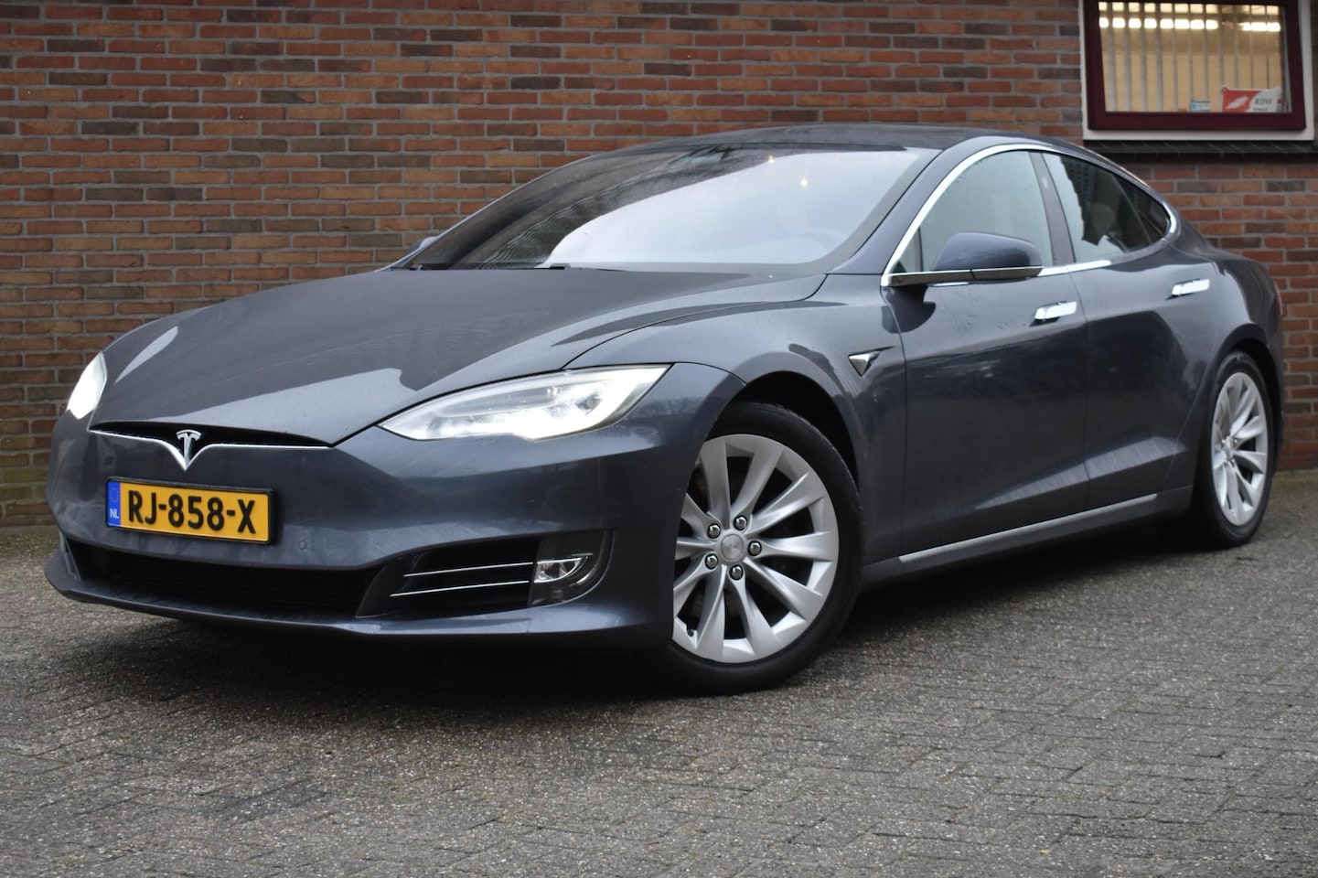 Tesla Model S - 75D Base '17 LED Leder Navo Pano Clima Inruil mogelijk - AutoWereld.nl