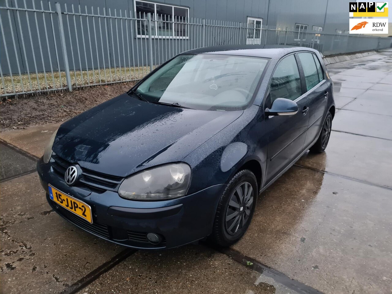 Volkswagen Golf - 5 1.4 /5drs/Navi/Rijdt goed/Schades rondom - AutoWereld.nl