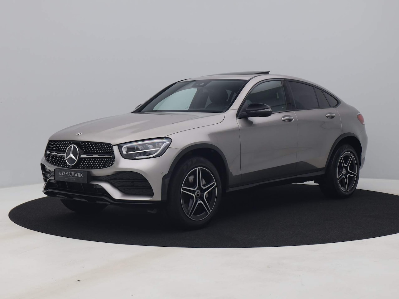 Mercedes-Benz GLC-klasse Coupé - 300e 4MATIC Business Solution AMG | 360° | SCHUIFDAK | STOELVERW. | TREKHAAK - AutoWereld.nl