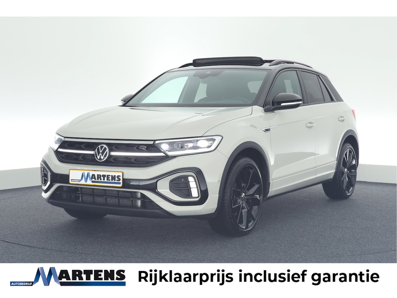 Volkswagen T-Roc - 1.5 TSI 150pk DSG R-Line Business+ Black Style Trekhaak Camera IQ.Light Panoramadak Virtua - AutoWereld.nl