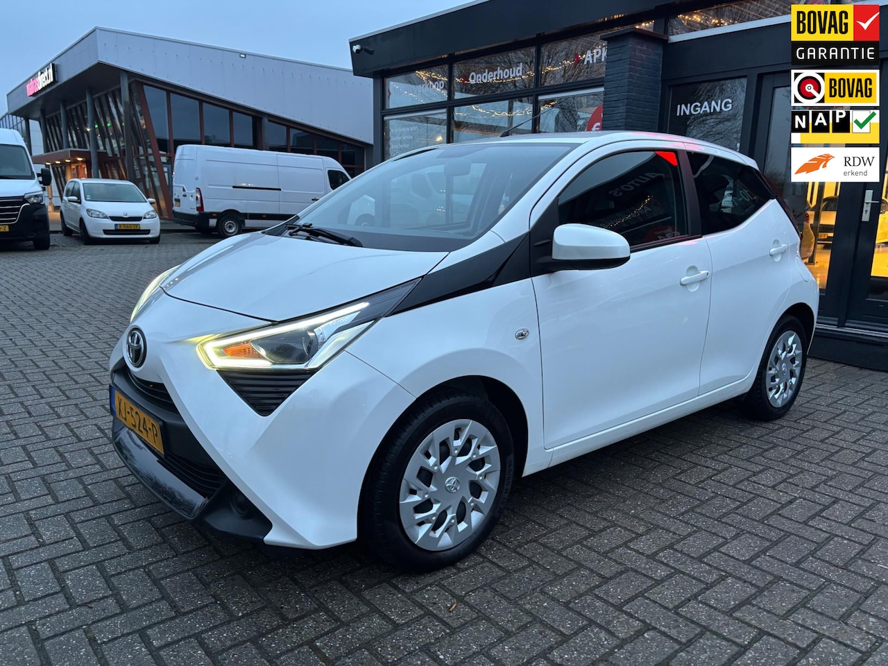 Toyota Aygo - 1.0 VVT-i x-play automaat - AutoWereld.nl