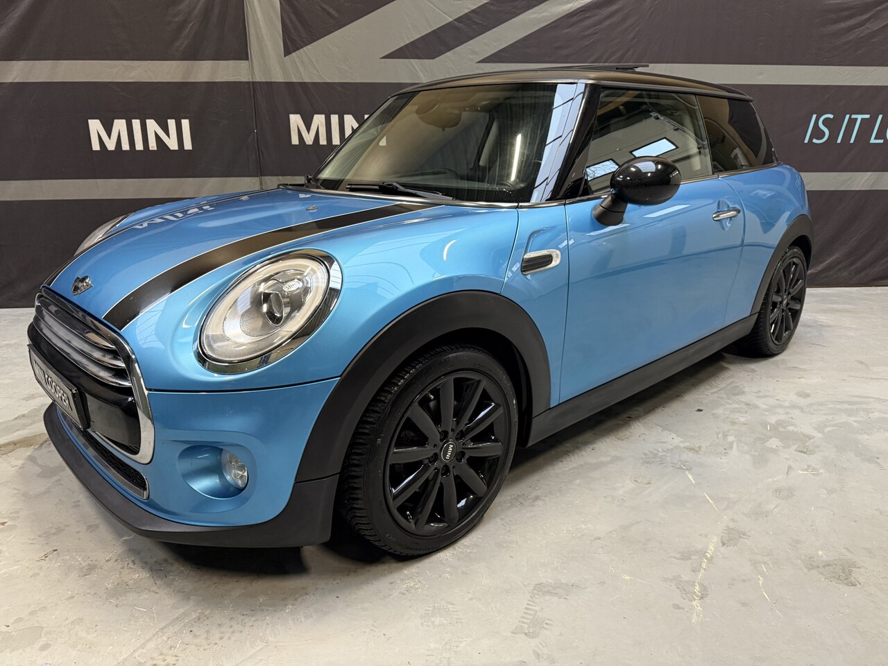 MINI Cooper - Mini 1.5 Chili. Half leer,LED,Panoramadak,stoelverw. Veel extra's ! - AutoWereld.nl