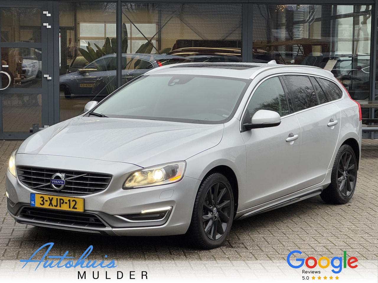 Volvo V60 - 2.0 D4 Summum/Automaat/Stoelverwarming/Dakje/Trekhaak - AutoWereld.nl