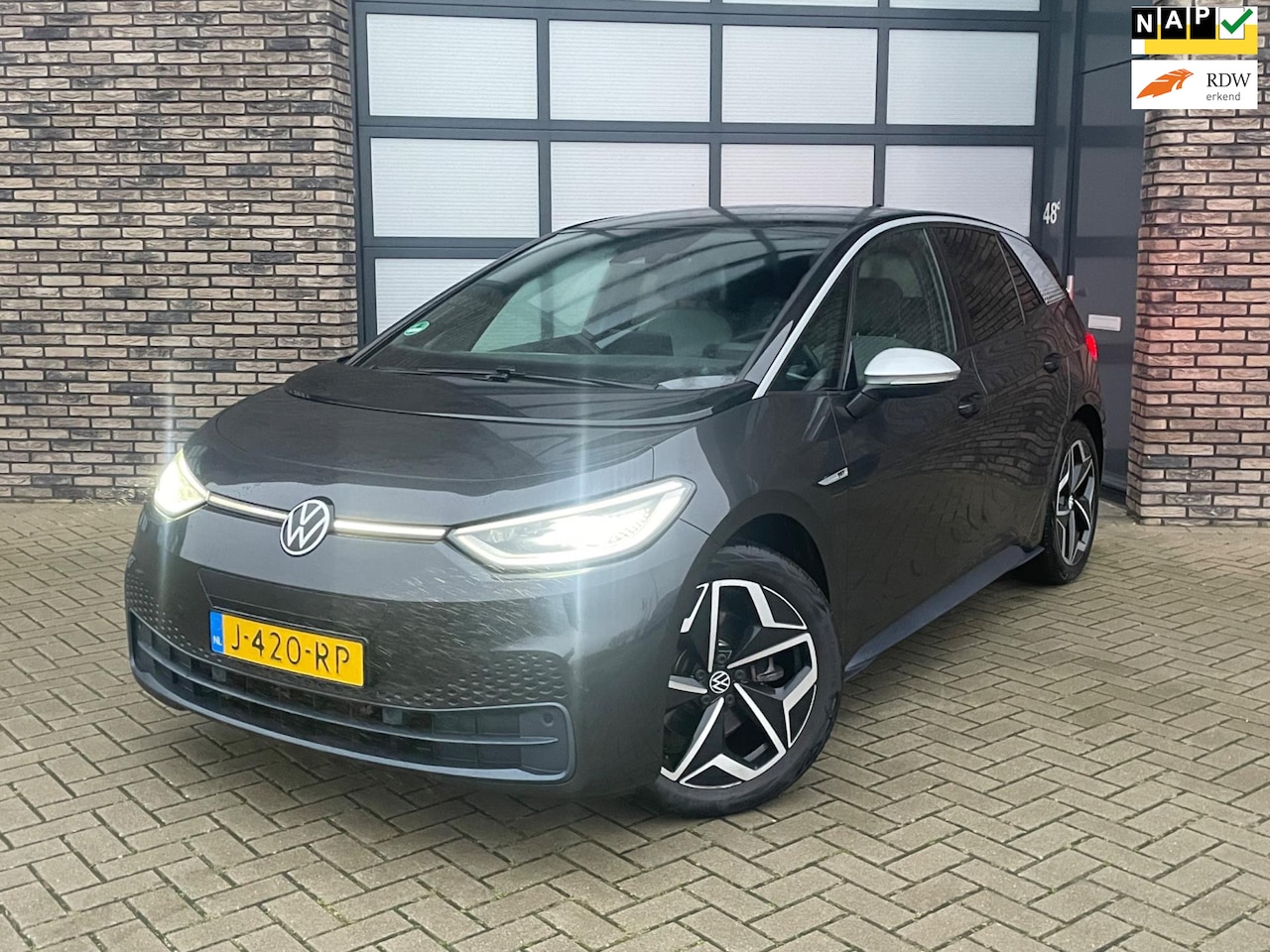 Volkswagen ID.3 - First Plus 58 kWh STOELVERWARMING MATRIX APPLE CARPLAY ACHTERUITRIJCAMERA KEYLESS ENTRY - AutoWereld.nl