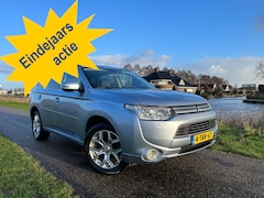 Mitsubishi Outlander - 2.0 PHEV Instyle Leer / Schuifdak / Trekhaak / Camera