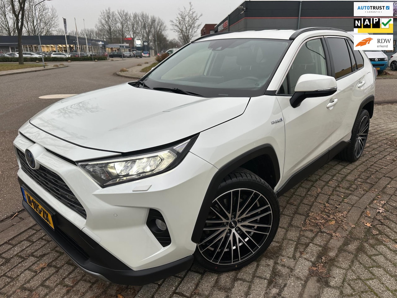 Toyota RAV4 - 2.5 HYBRID 2020 DYNAMIC SPORT 20INCH LEER NAVI VOL LUXE - AutoWereld.nl