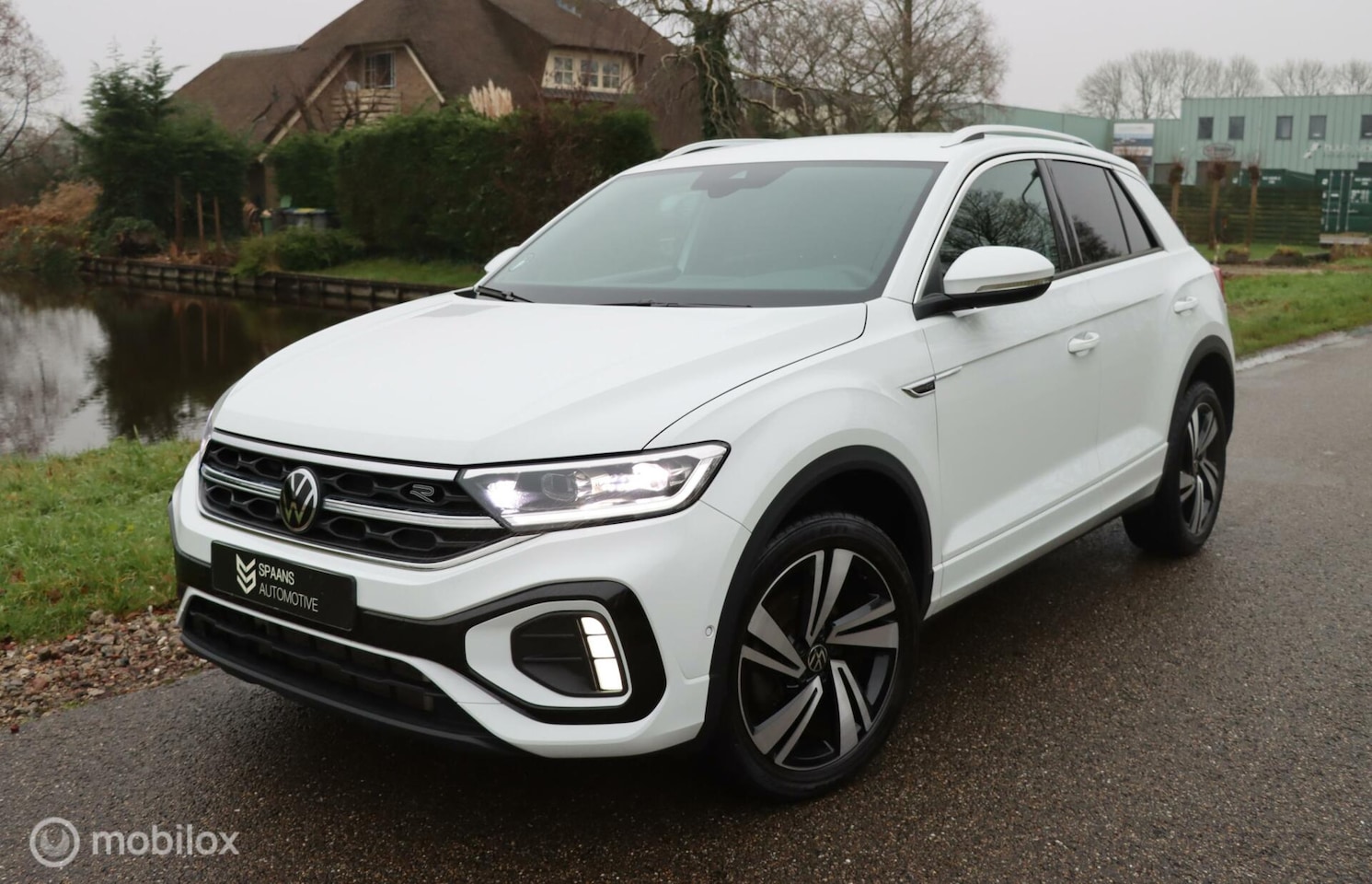 Volkswagen T-Roc - 1.5 TSI R-Line / Luxe / Camera / Carplay - AutoWereld.nl