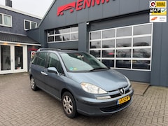 Peugeot 807 - 2.0 SR 7 persoons / Clima / Cruise / Trekhaak / NL auto met NAP