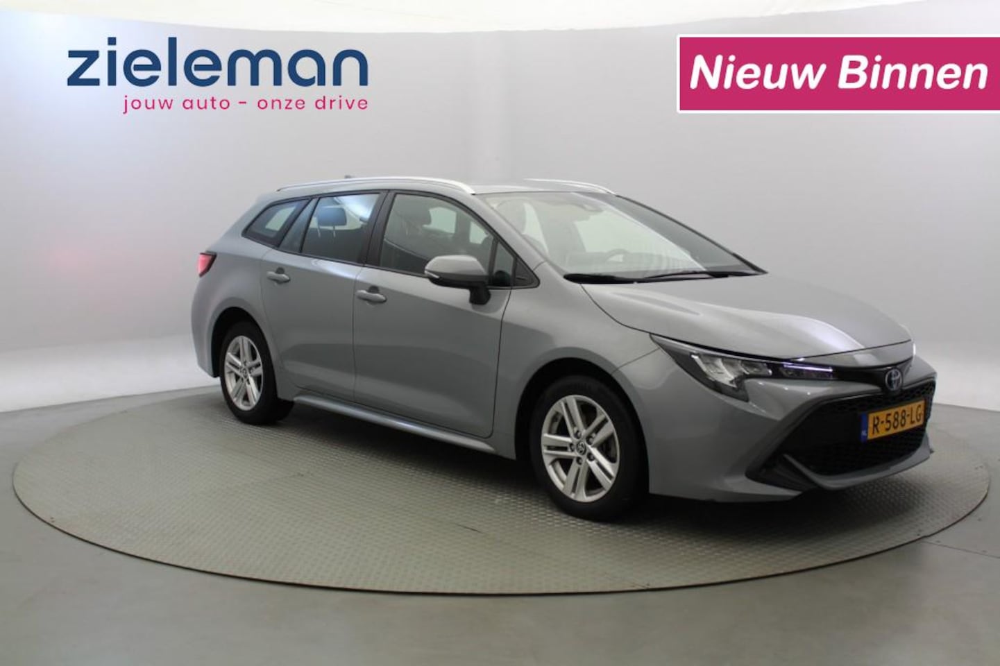 Toyota Corolla - 1.8 Hybrid Active Automaat - Carplay, Camera Nardo Grey - AutoWereld.nl