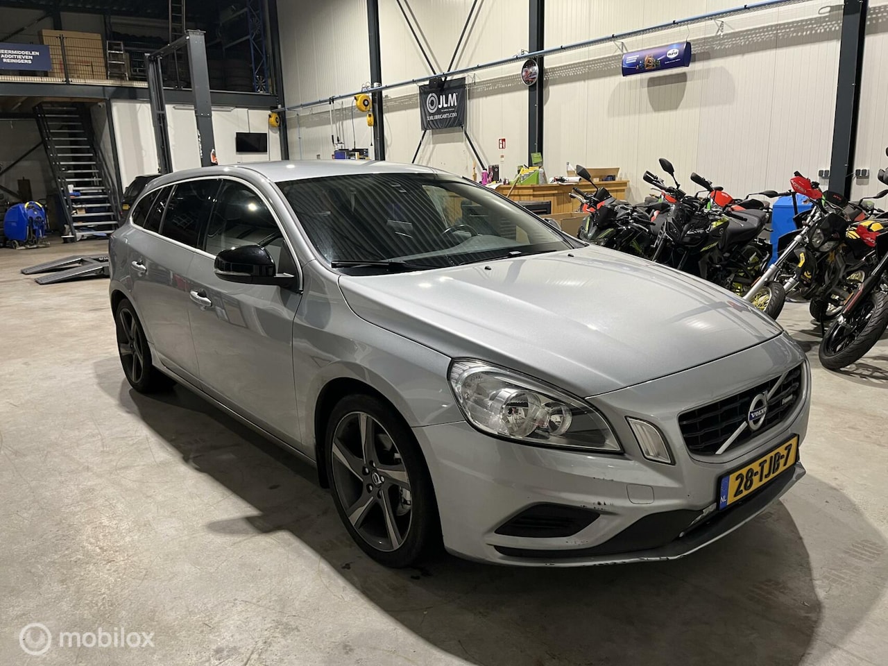 Volvo V60 - 2.0 D3 5 Cilinder / R-Design / Automaat / Trekhaak - AutoWereld.nl