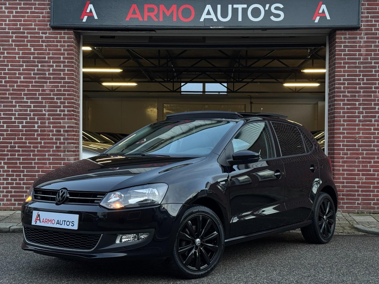 Volkswagen Polo - 1.2-12V Match | Airco | Pano | Carplay | Black on Black - AutoWereld.nl