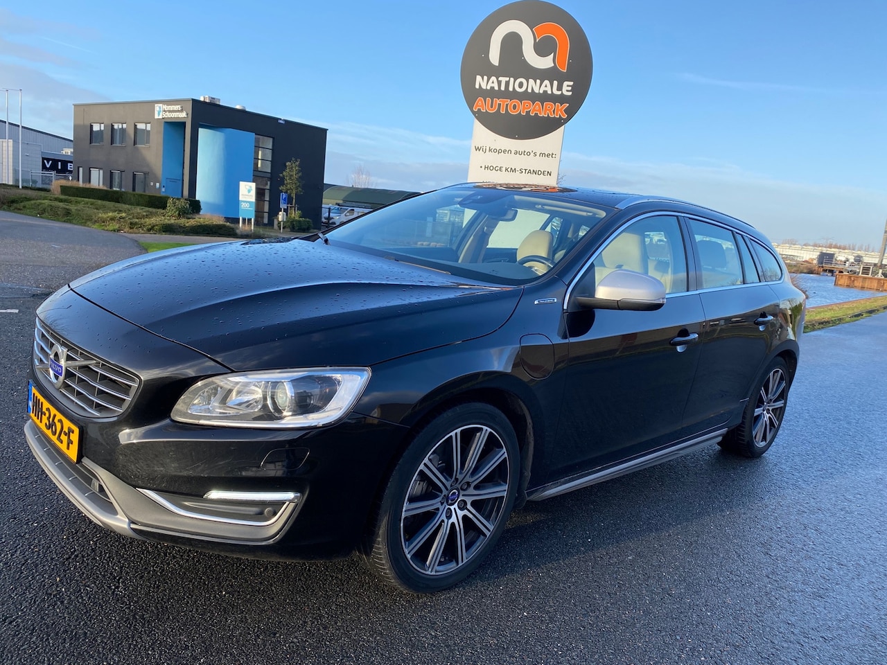 Volvo V60 - 2015 * 2.4 D6 Twin Engine Summum * 260.d KM * TOP CAR - AutoWereld.nl