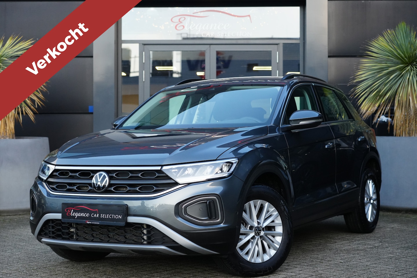 Volkswagen T-Roc - 1.5 TSI Style 150pk Stoelverwarming/Cruise/AppleCarplay - AutoWereld.nl