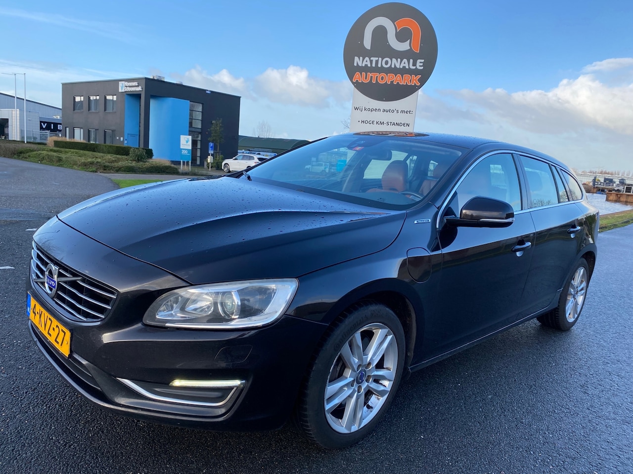 Volvo V60 - 2013 * 2.4 D6 AWD Plug-In Hybrid Summum * APK * TOP STAAT - AutoWereld.nl