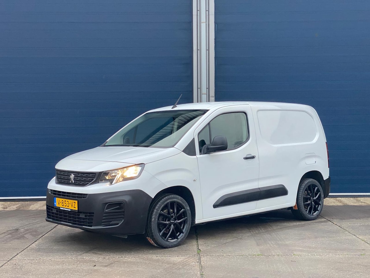 Peugeot Partner - 1.6 BlueHDI Pro AIRCO / N.A.P / TREKHAAK / EURO 6 - AutoWereld.nl