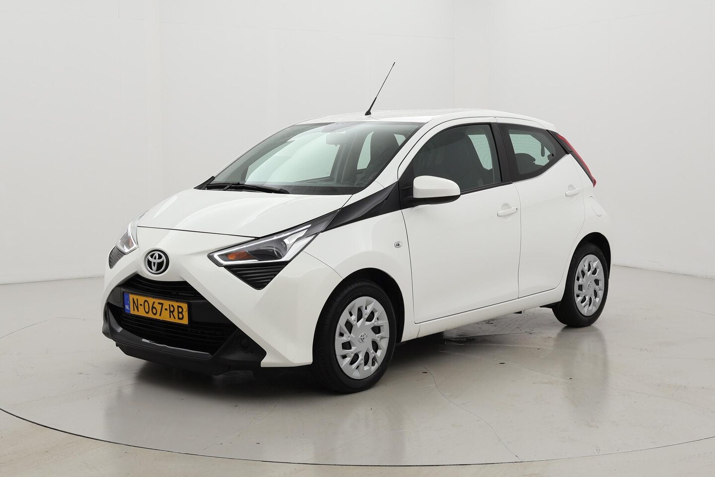 Toyota Aygo - 1.0 VVT-i x-play Automaat - AutoWereld.nl