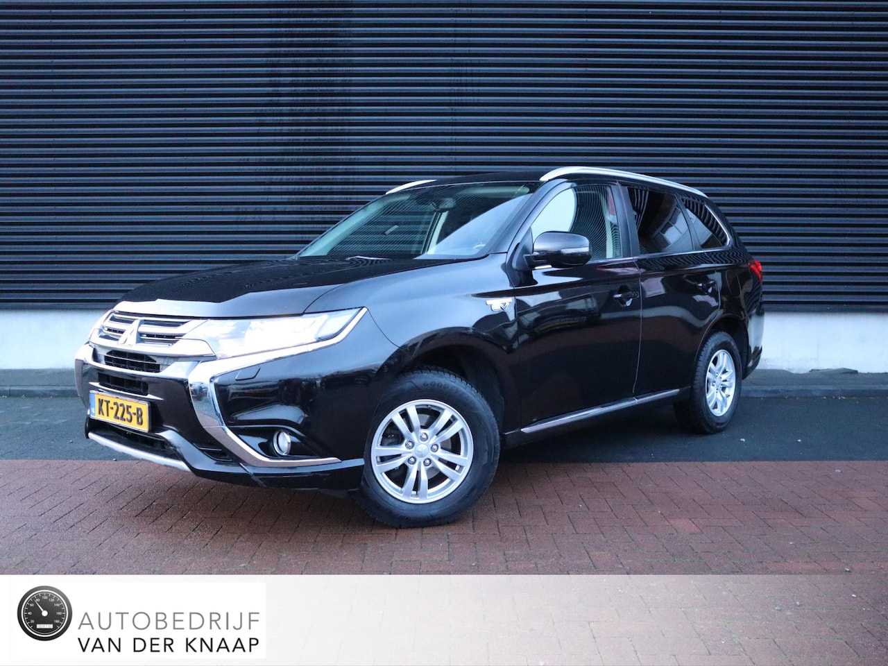 Mitsubishi Outlander - 2.0 PHEV Business Edition | Clima | Cruise | Navi | Leder | Camera | LED | Multimedia | Ke - AutoWereld.nl