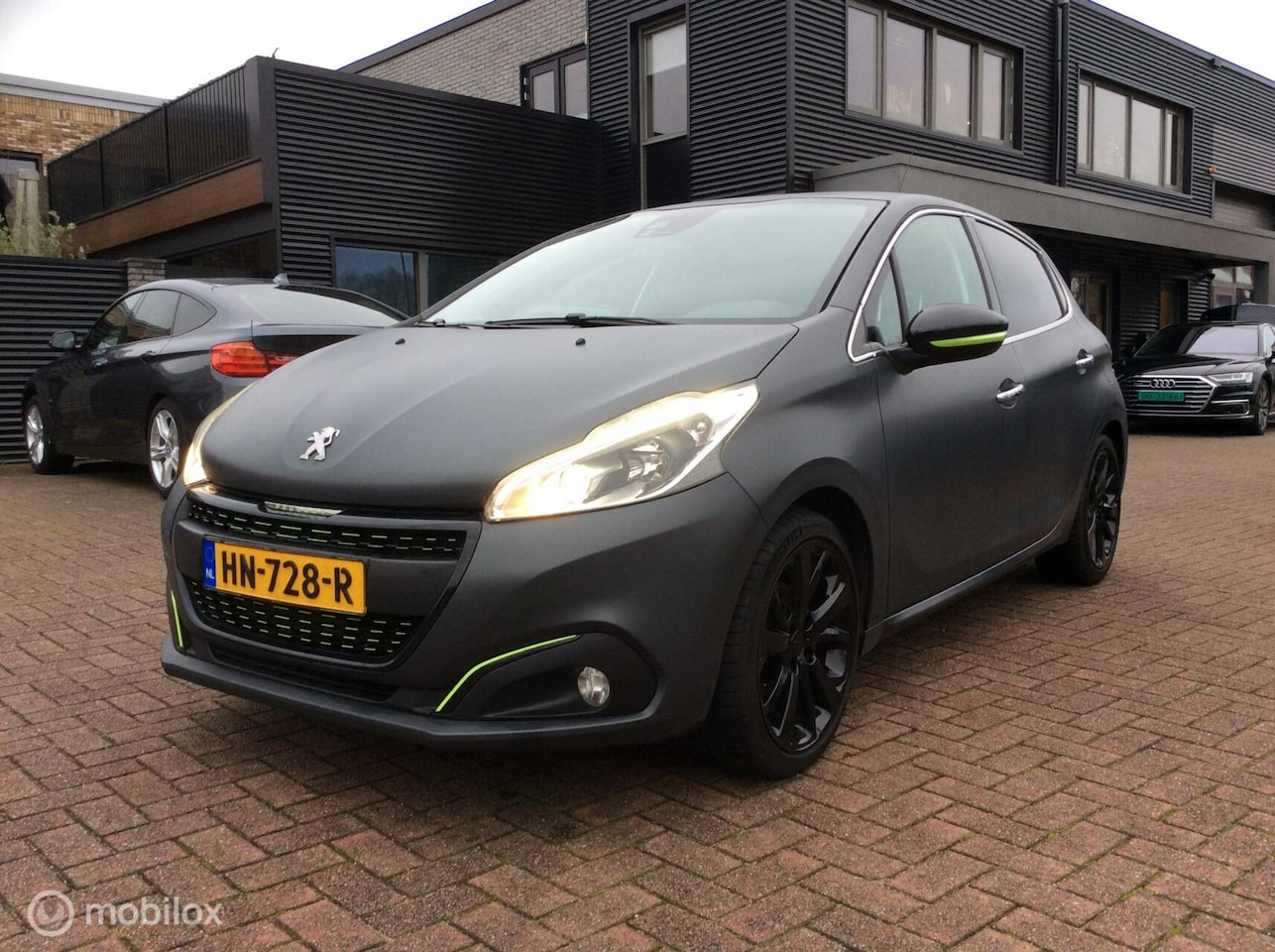 Peugeot 208 - 1.2 PureTech Première 17" MatGrijs Navi Camera Aut - AutoWereld.nl