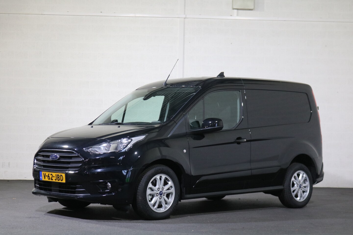 Ford Transit Connect - 1.5 EcoBlue L1 Limited Airco Navigatie Camera Trekhaak - AutoWereld.nl