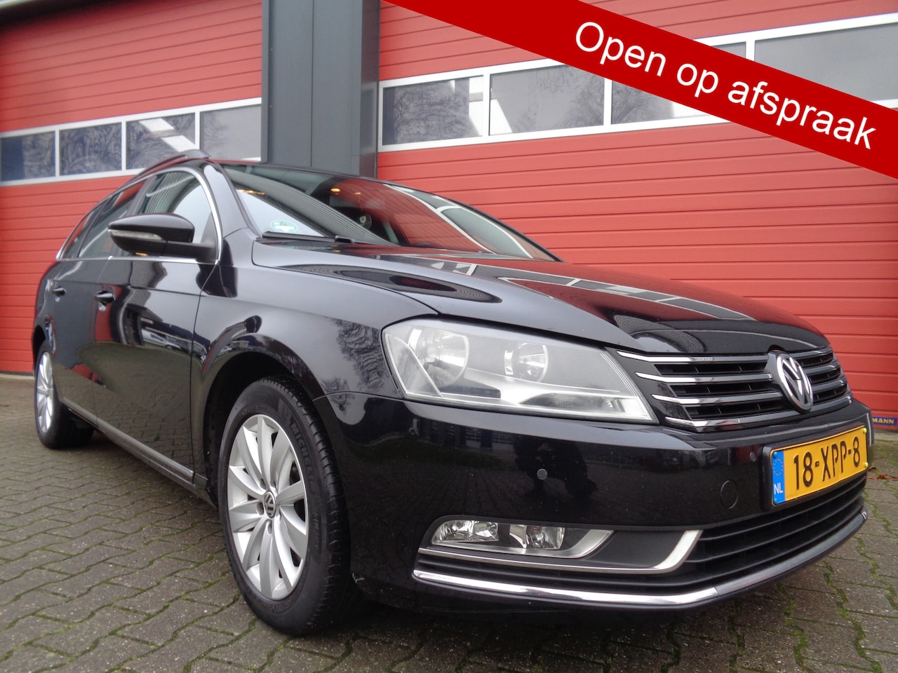 Volkswagen Passat Variant - 1.6 TDI Comfort Executive Line BlueMotion 105PK Clima Cruise Navi LMV Trekhaak NL-Auto - AutoWereld.nl