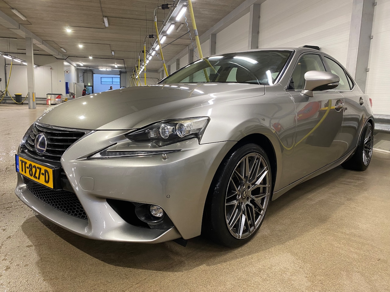 Lexus IS - 300h Luxury Line - AutoWereld.nl