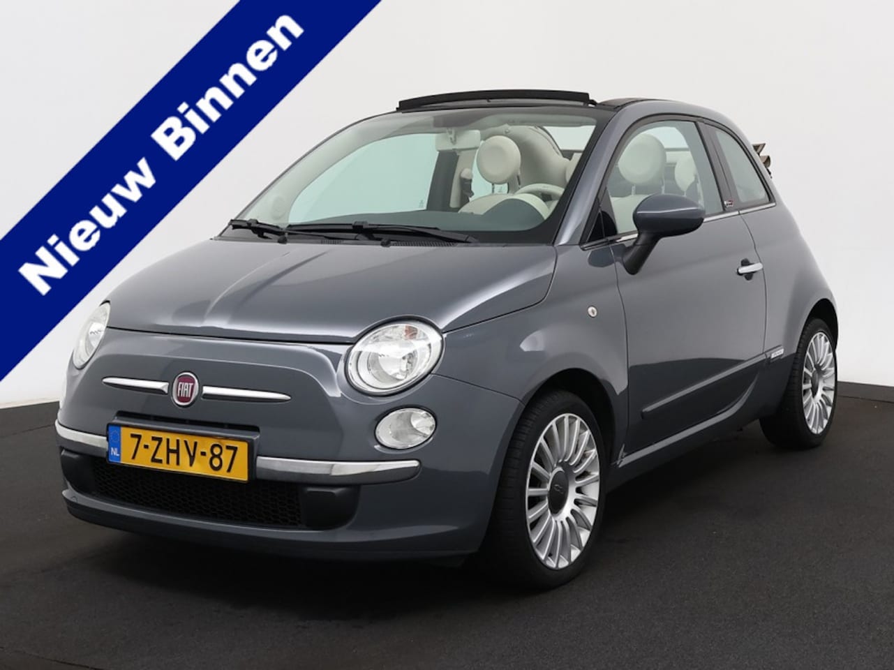 Fiat 500 C - 0.9 TwinAir Turbo Lounge | 16" LMV "| Blue & Me  01-2015 129.781 KM - AutoWereld.nl