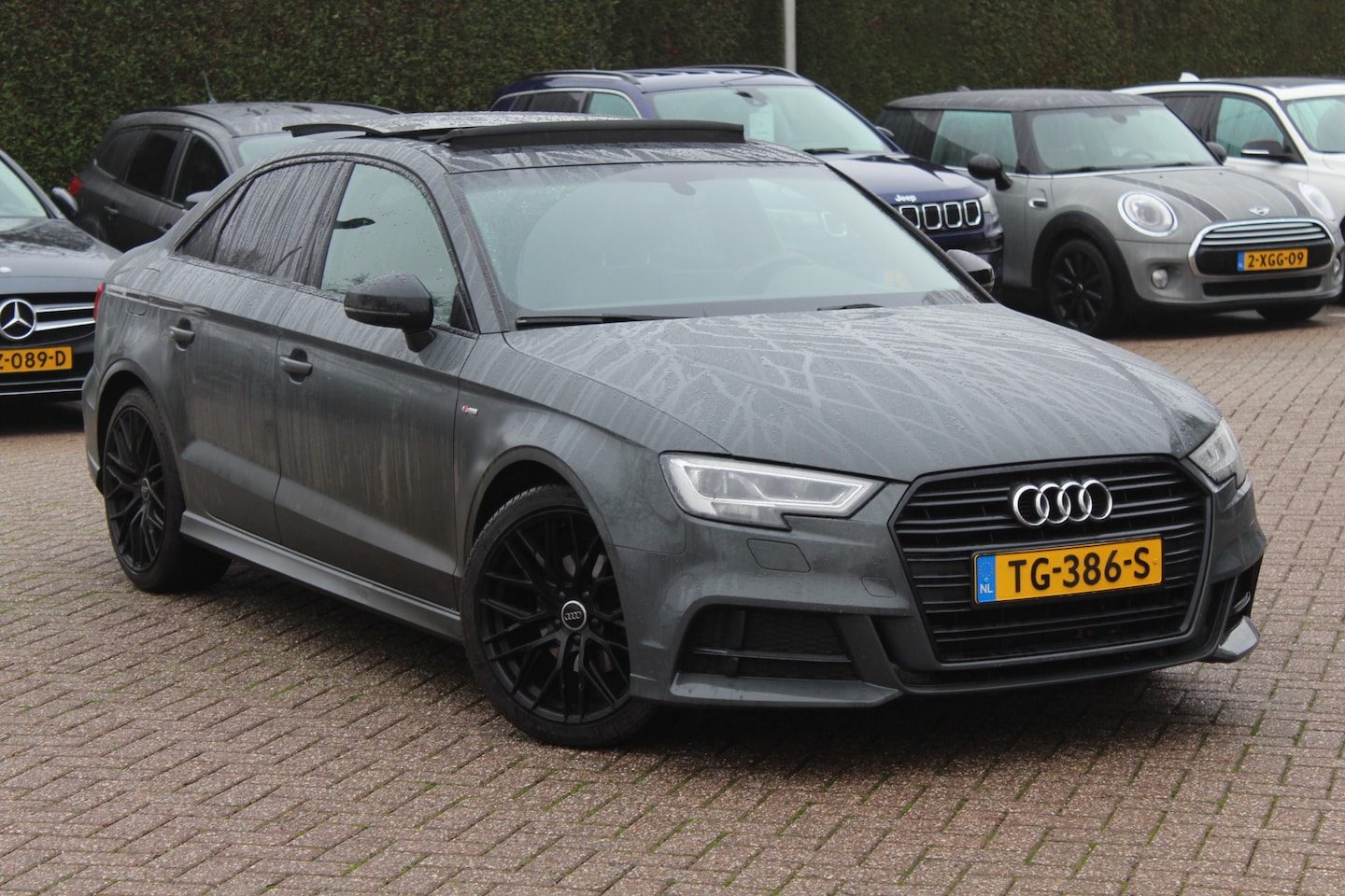 Audi A3 Limousine - 1.0 TFSI Sport 3x S Line / Panoramadak / Navigatie / Parkeerhulp achter / Sportstoelen / 1 - AutoWereld.nl