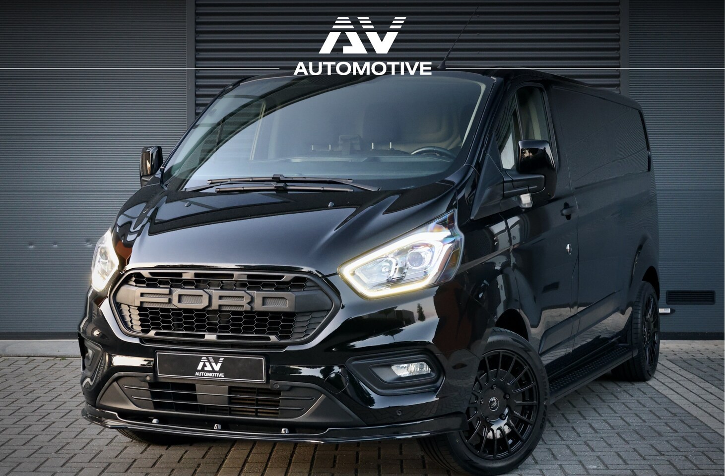 Ford Transit Custom - 300 2.0 TDCI L2H1 170 PK AUT | Camera | CarPlay | Trekhaak | Lane Assist | Stoelverwarming - AutoWereld.nl