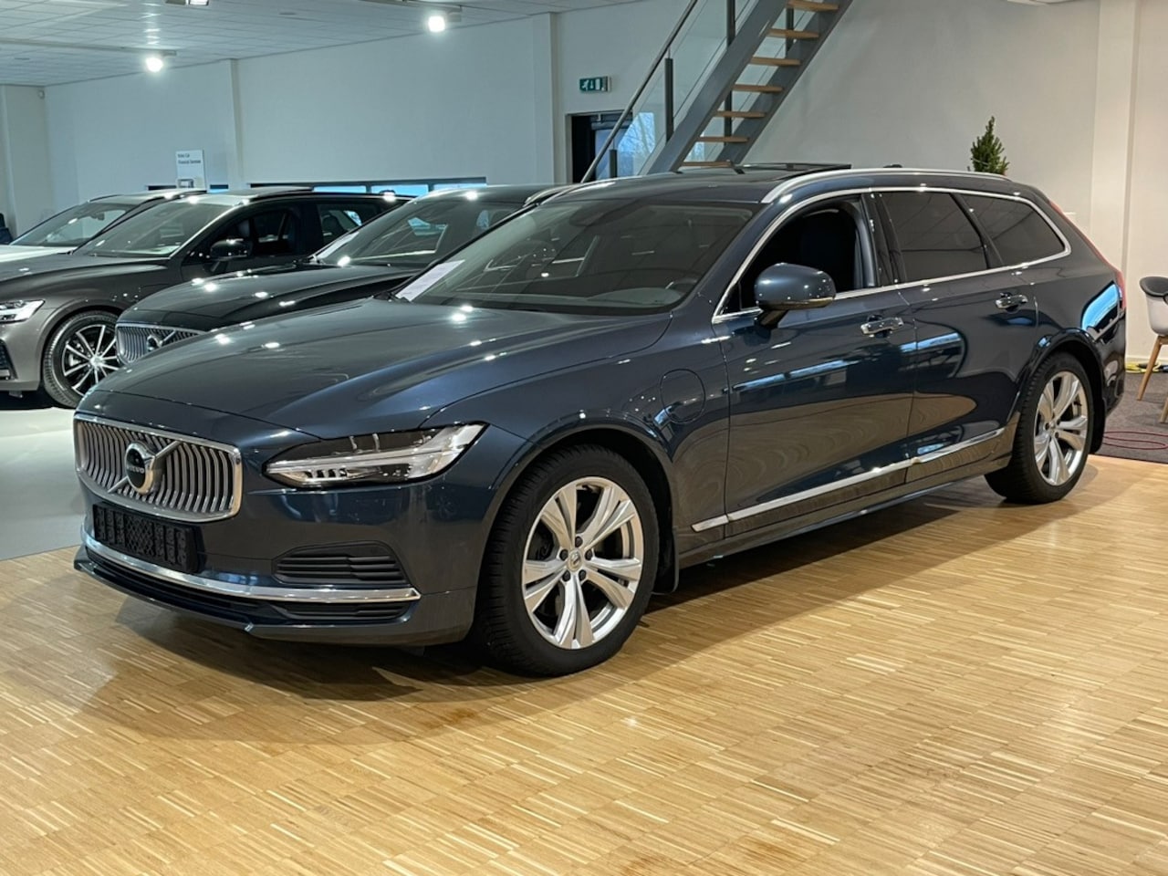 Volvo V90 - T6 AWD Recharge Inscription | Trekhaak | Schuifdak | Harman Kardon | Adaptieve Cruise Cont - AutoWereld.nl