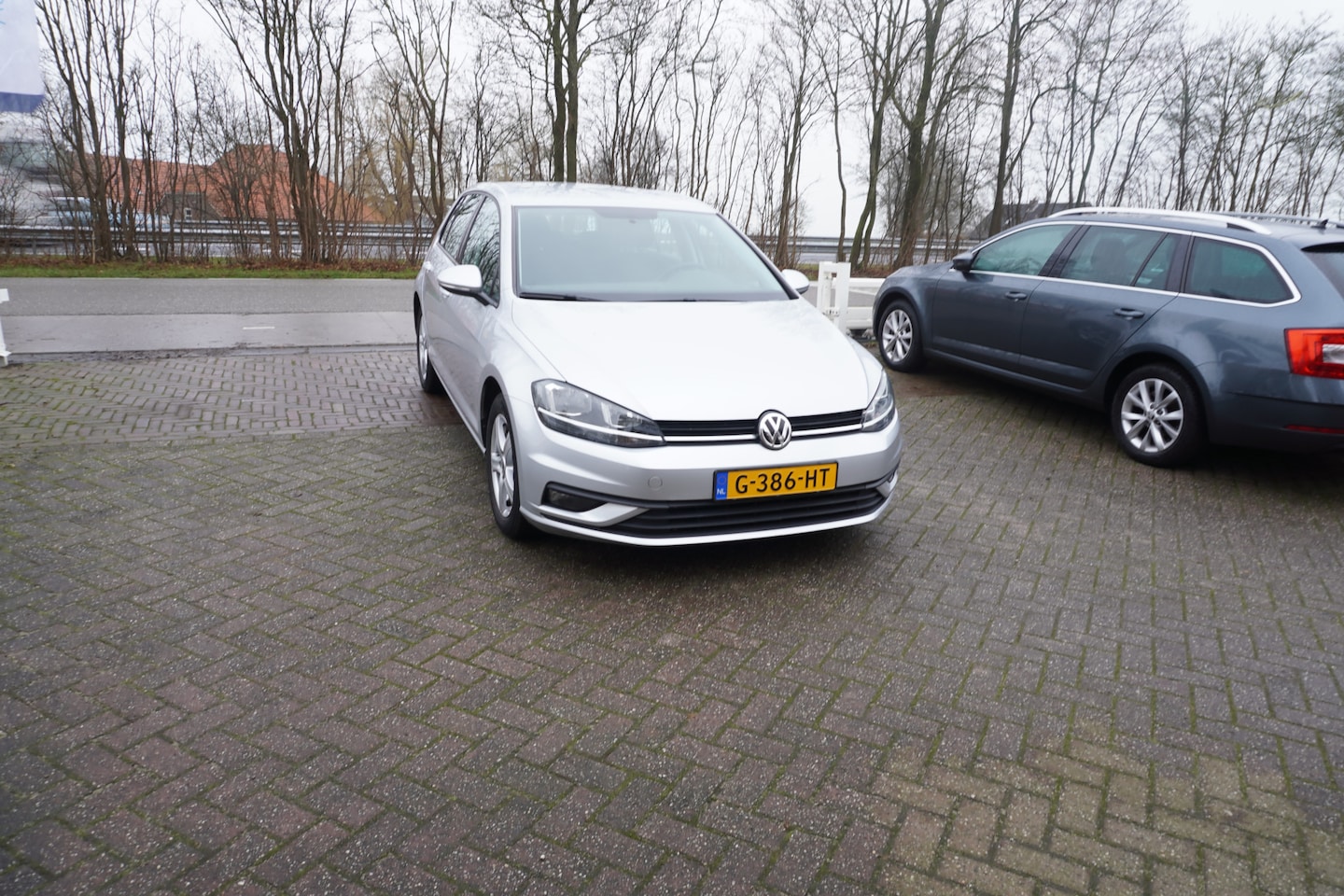 Volkswagen Golf - 1.0 TSI CRUISE NAVI CARPLAY - AutoWereld.nl