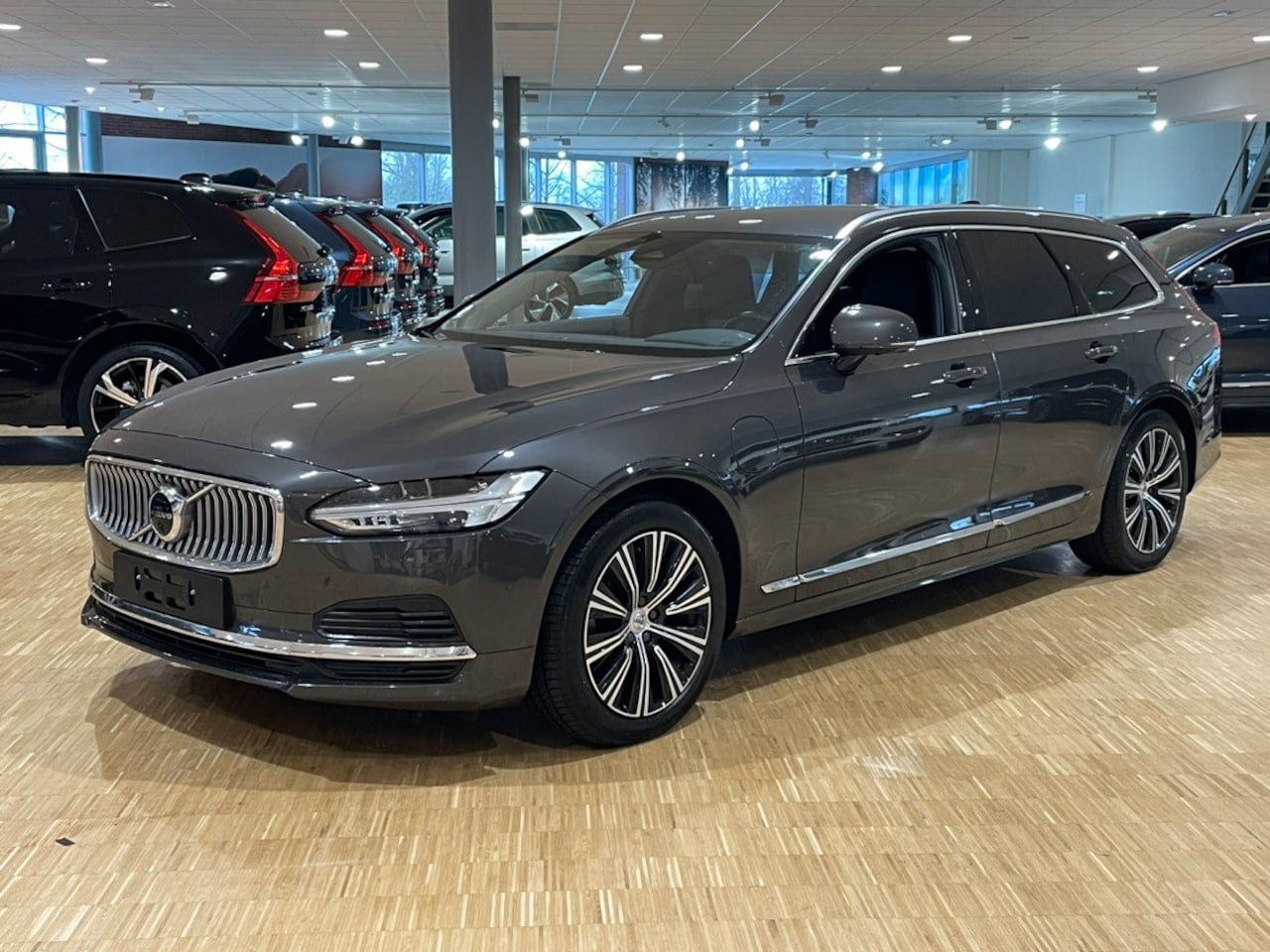 Volvo V90 - T6 AWD Recharge Inscription | Trekhaak | 360° Camera | Adaptieve Cruise Control | Stoel en - AutoWereld.nl