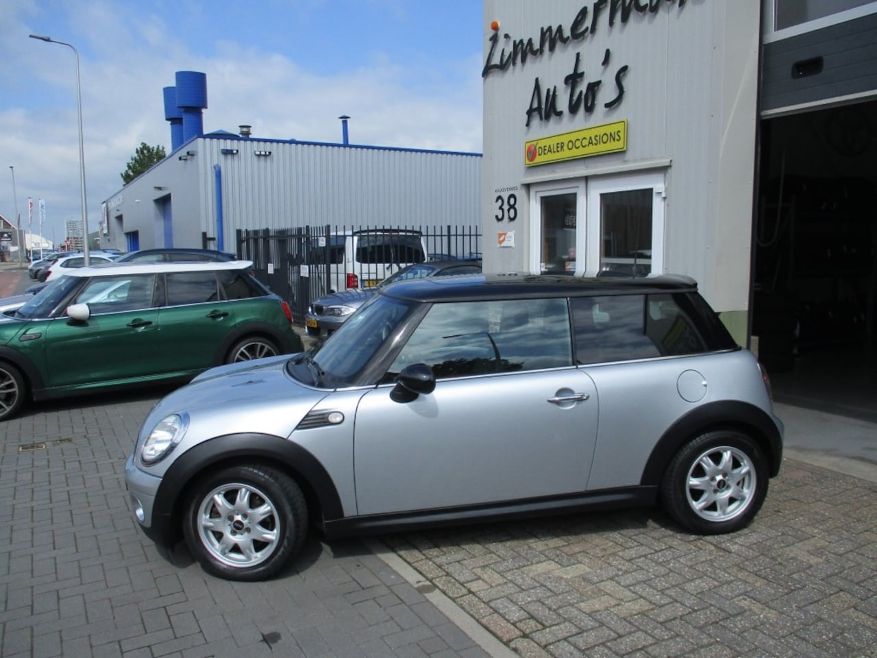 MINI Cooper - 1.6 Airco/ Pano dak / Ps 2e kerst open van 10u tot 14u - AutoWereld.nl