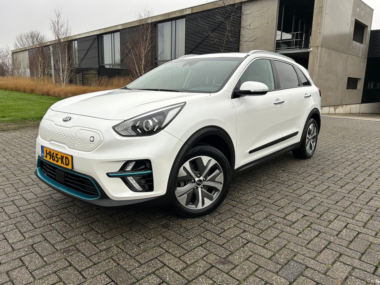 Kia e-Niro - DynamicLine 64kWh Facelift met 3-Fase laden - AutoWereld.nl