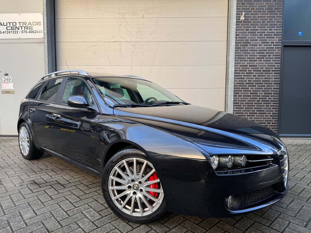 Alfa Romeo 159 Sportwagon - 3.2 JTS V6 Q4 TI [Schuif/kantel dak|StoelVW|Cruise|PDC|Trekhaak] - AutoWereld.nl